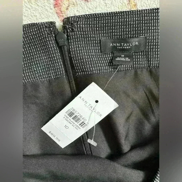 NWT Ann Taylor Skirt Womens 10 Black Knee Length Career Lined Slit A Line $89 - Picture 2 of 5